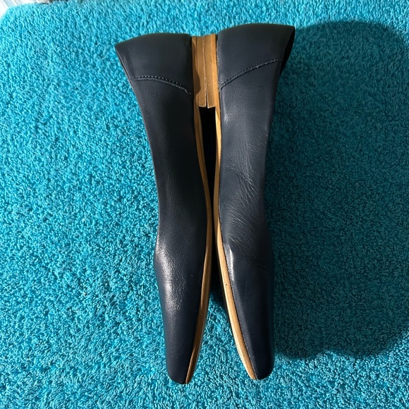 Coach and Four Elegant Navy Blue Leather Women's Flats - Picture 9 of 12